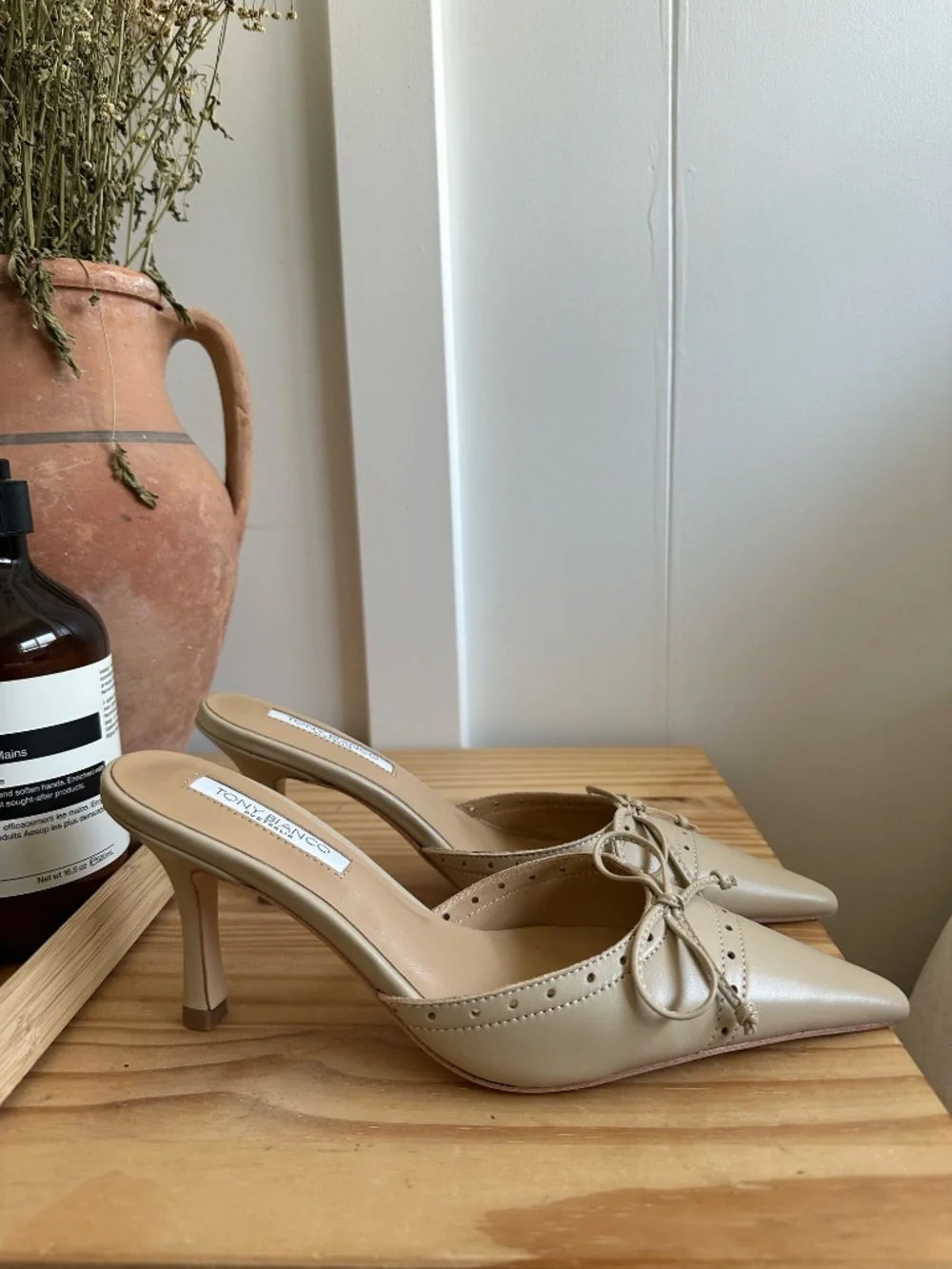 Tony Bianco tan pointed-toe bow heels
